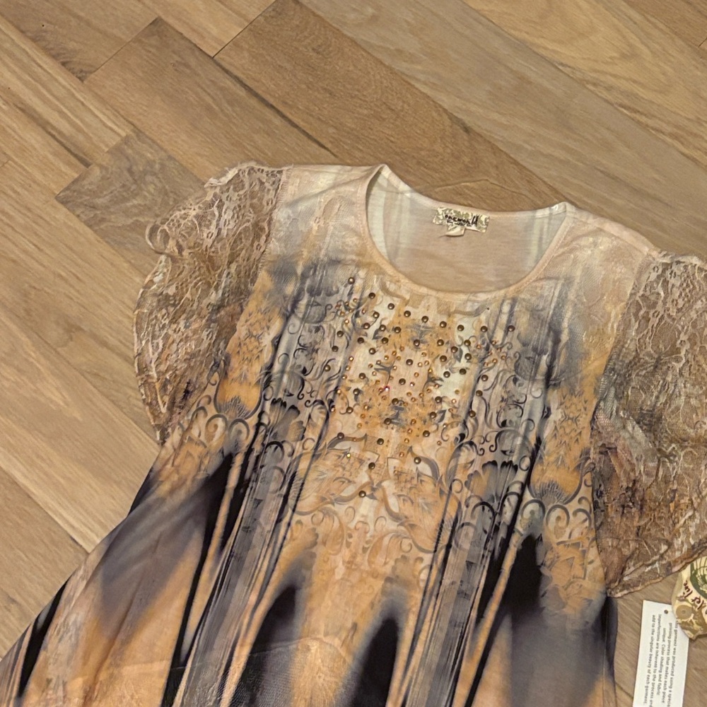ONE WORLD Lace Sleeve Blouse in Gold and Black